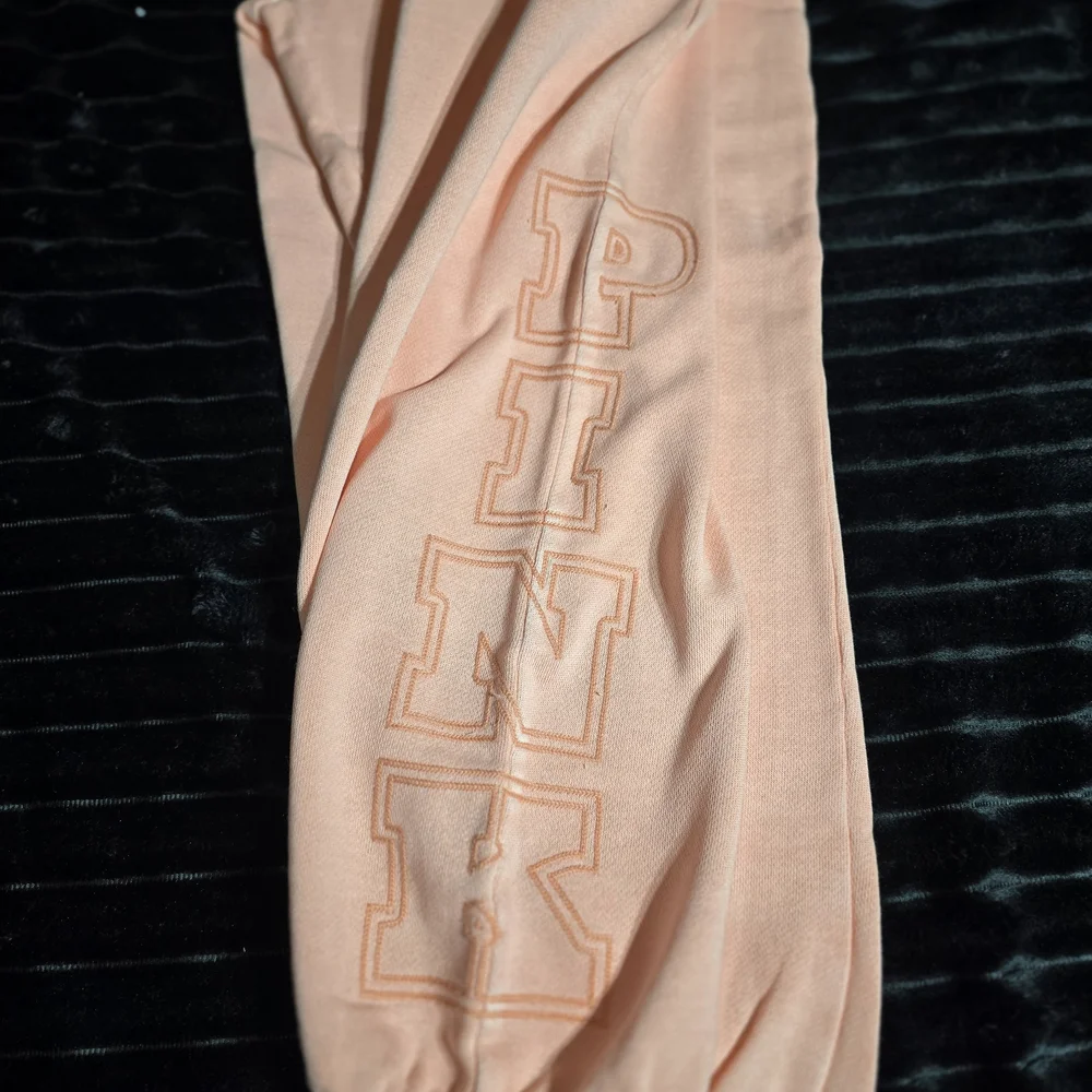 NWT PINK Victoria's Secret Peach Capri Joggers - Picture 2 of 2